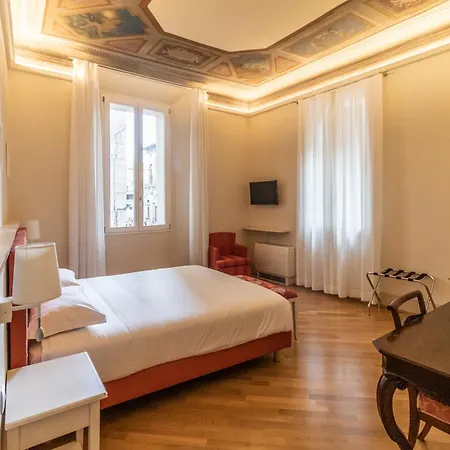 Casa Isolani Piazza Maggiore 1
