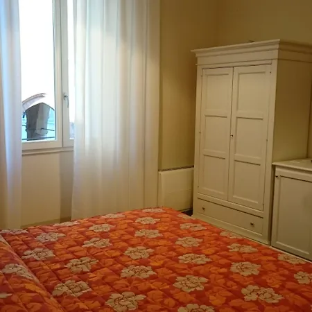 Casa Isolani Piazza Maggiore 1