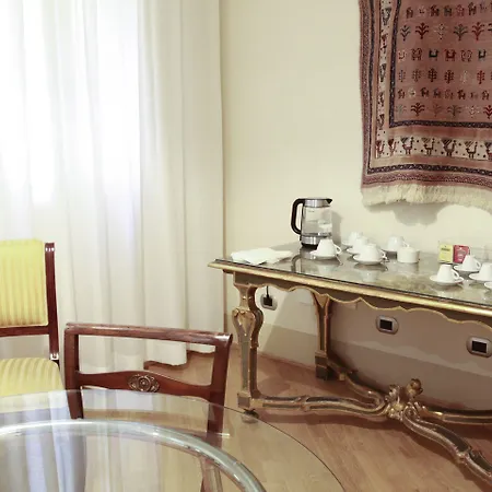 Casa Isolani Piazza Maggiore 1 Гостевой дом 4*