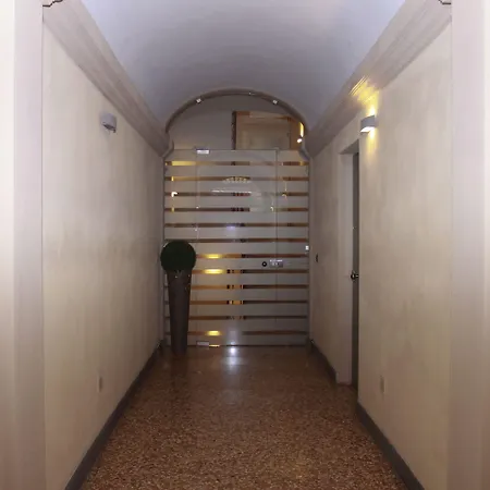 Casa Isolani Piazza Maggiore 1