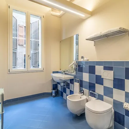 Casa Isolani Piazza Maggiore 1 Болонья