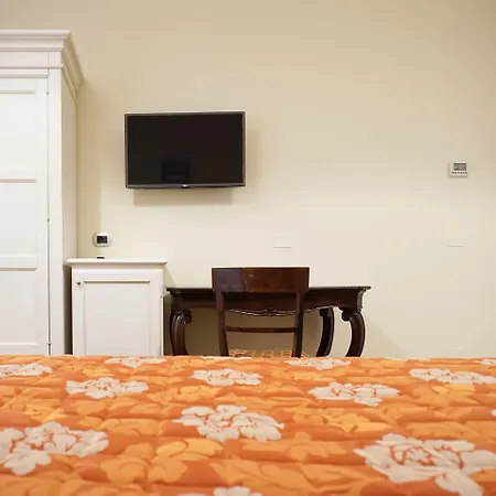 Гостевой дом Casa Isolani Piazza Maggiore 1 4*