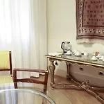 Casa Isolani Piazza Maggiore 1 Affittacamere 4*