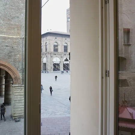 Casa Isolani Piazza Maggiore 1 4*