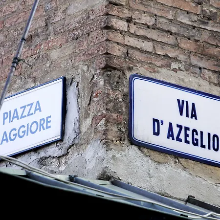 Casa Isolani Piazza Maggiore 1