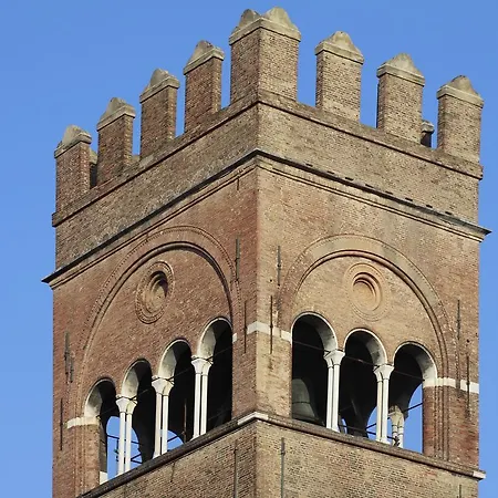 Casa Isolani Piazza Maggiore 1 4* Bologna