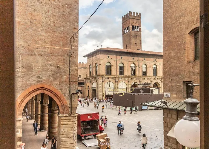 Casa Isolani Piazza Maggiore 1