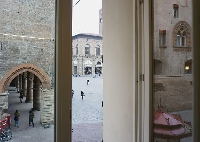 Casa Isolani Piazza Maggiore 1 4*