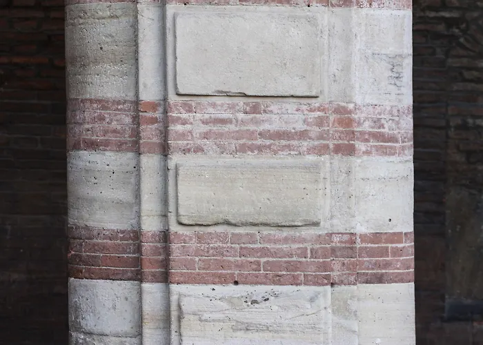 Casa Isolani Piazza Maggiore 1 בית הארחה 4*