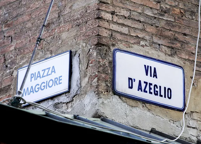 Casa Isolani Piazza Maggiore 1