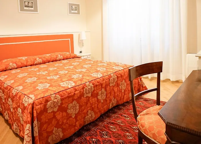 Casa Isolani Piazza Maggiore 1 בית הארחה 4*