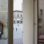 Casa Isolani Piazza Maggiore 1 4*