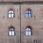 Casa Isolani Piazza Maggiore 1