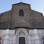Casa Isolani Piazza Maggiore 1 Bologna