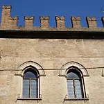 Casa Isolani Piazza Maggiore 1 4*
