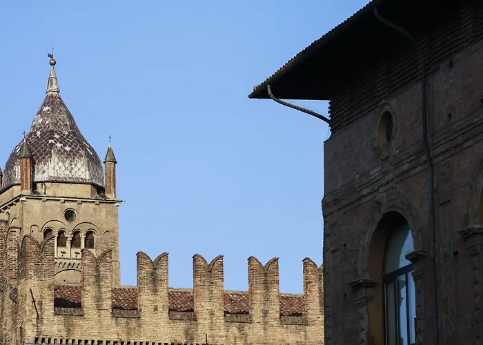 Casa Isolani Piazza Maggiore 1 Bologna