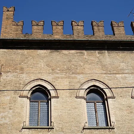 Casa Isolani Piazza Maggiore 1