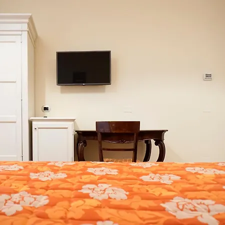 Casa Isolani Piazza Maggiore 1 Болонья
